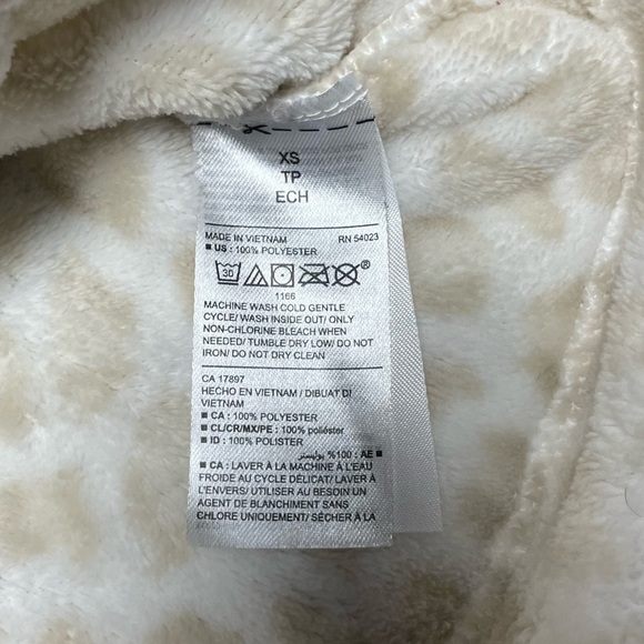 OLD NAVY 2 PIECE FLEECE SET. SIZE SMALL. EXCELLENT CONDITION. - Picture 9 of 9